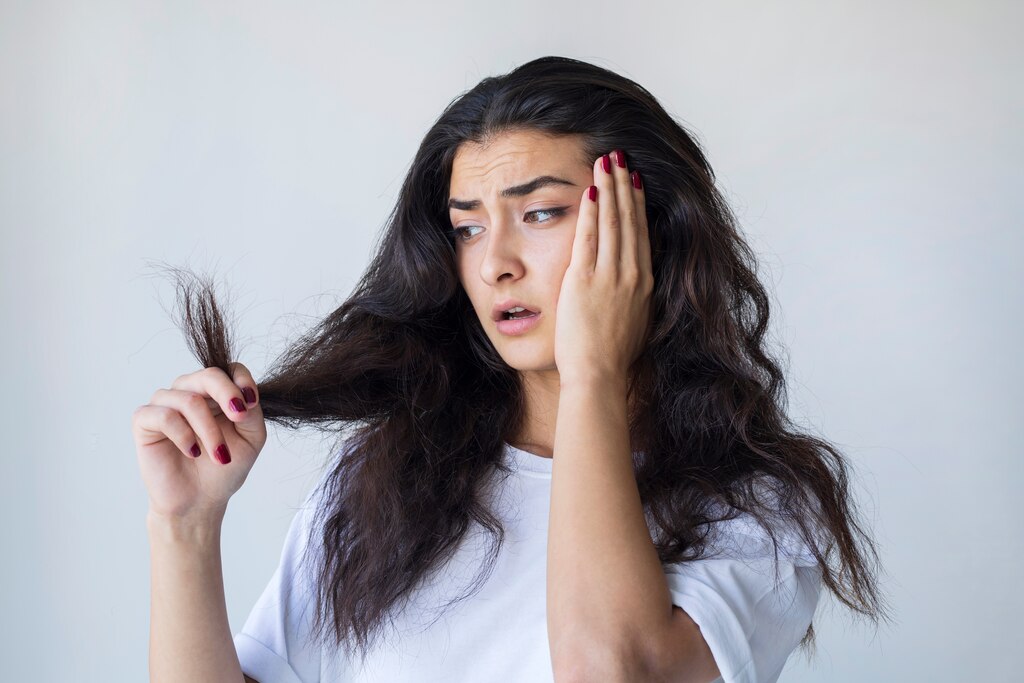 Cabelo quebradi&ccedil;o: previna a quebra  do  cabelo com dicas de h&aacute;bitos saud&aacute;veis e suplementa&ccedil;&atilde;o adequada